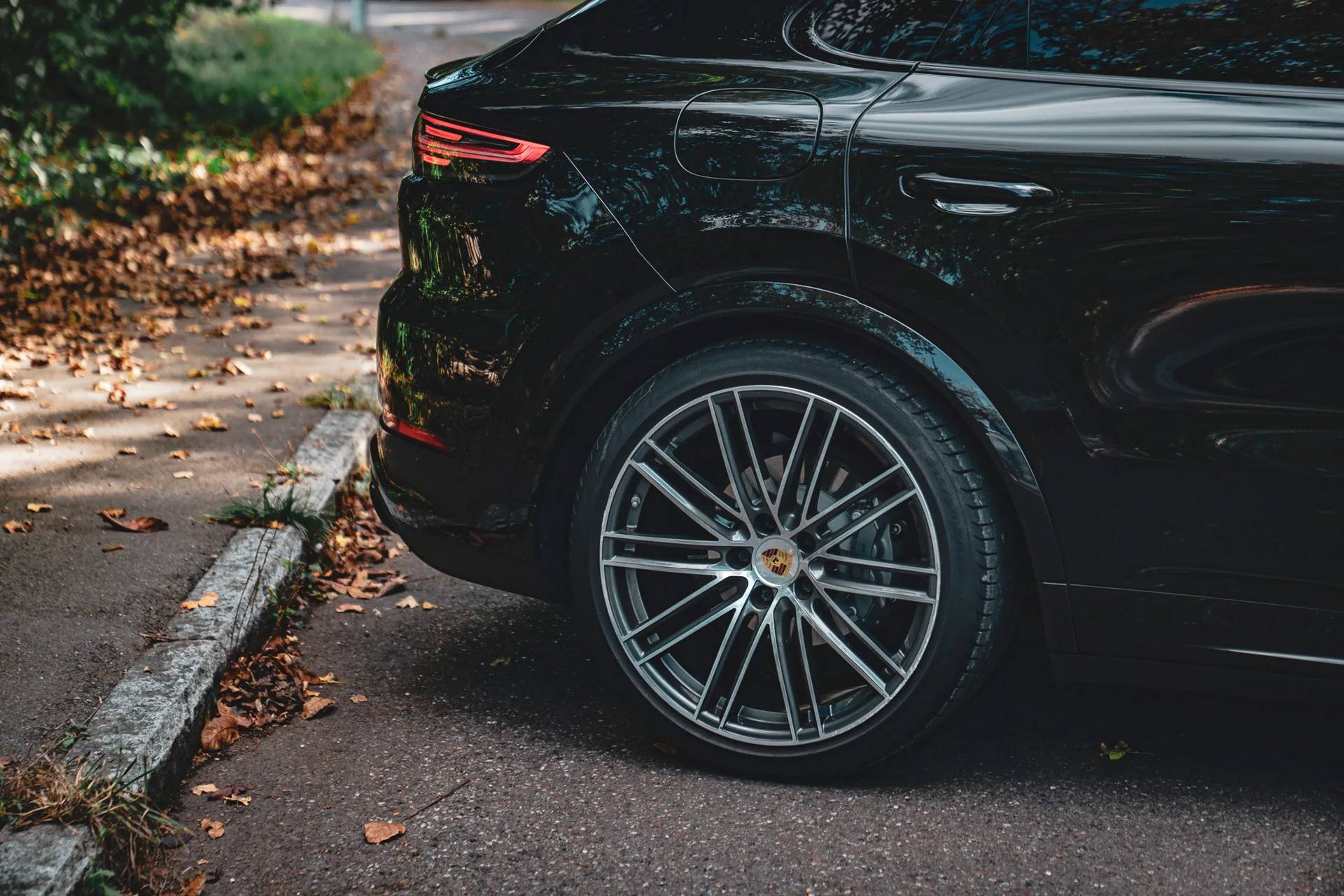 Porsche Cayenne S Coupé Platinum Edition · 440 hp · Air suspension · Rear-axle steering · Head-up · 22-inch · 12