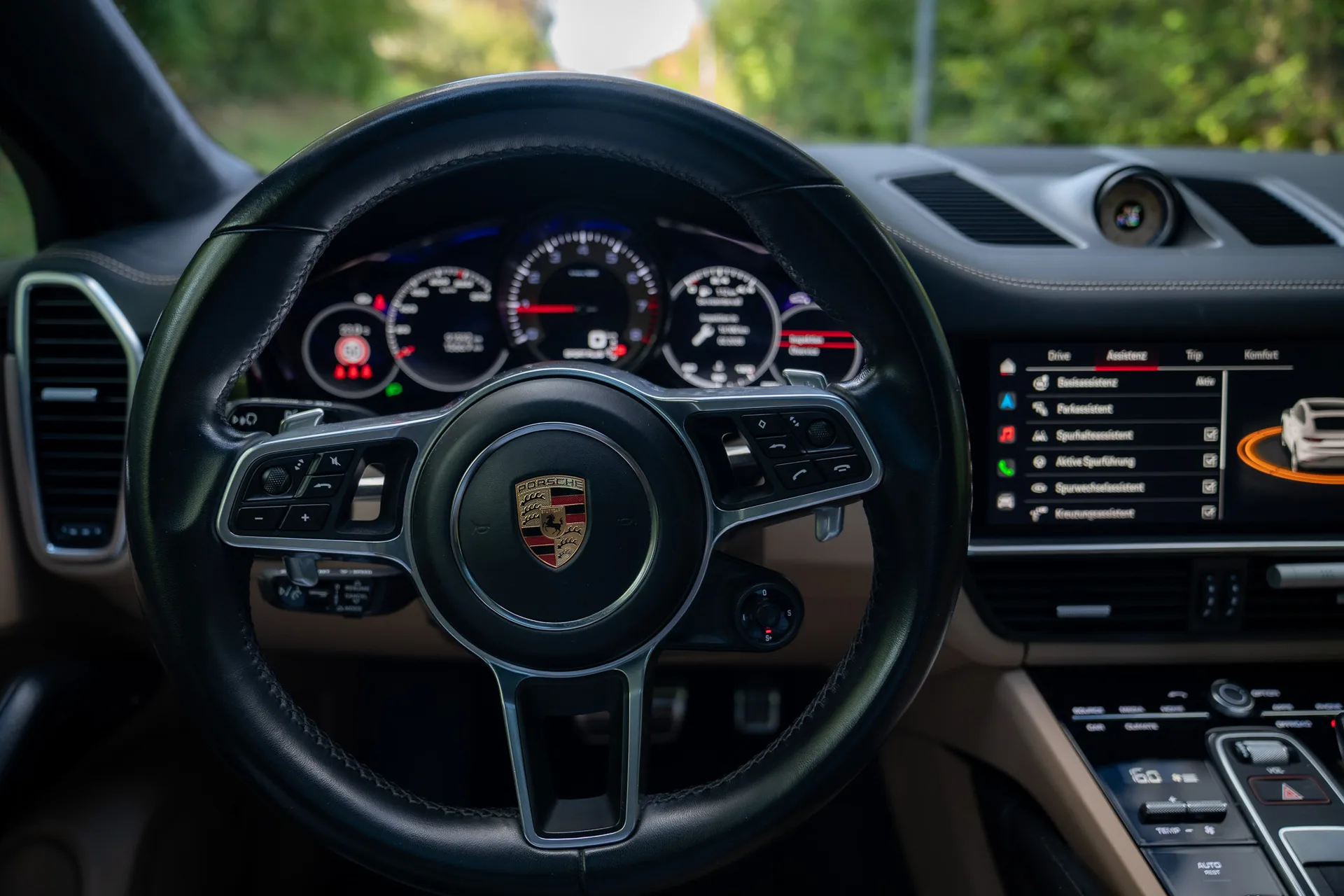 Porsche Cayenne S Coupé Platinum Edition · 440 hp · Air suspension · Rear-axle steering · Head-up · 22-inch · 17
