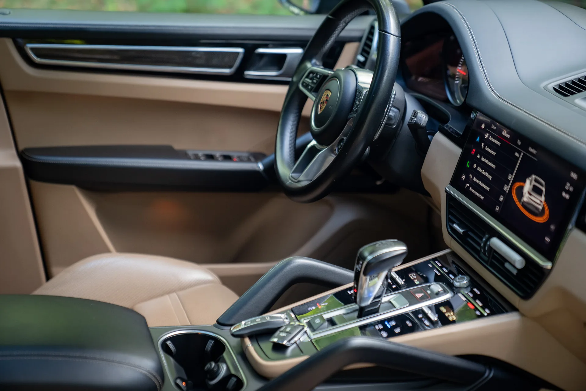 Porsche Cayenne S Coupé Platinum Edition · 440 hp · Air suspension · Rear-axle steering · Head-up · 22-inch · 20