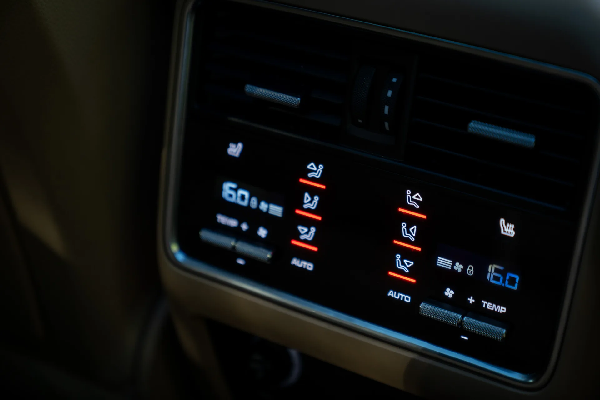 Porsche Cayenne S Coupé Platinum Edition · 440 hp · Air suspension · Rear-axle steering · Head-up · 22-inch · 27