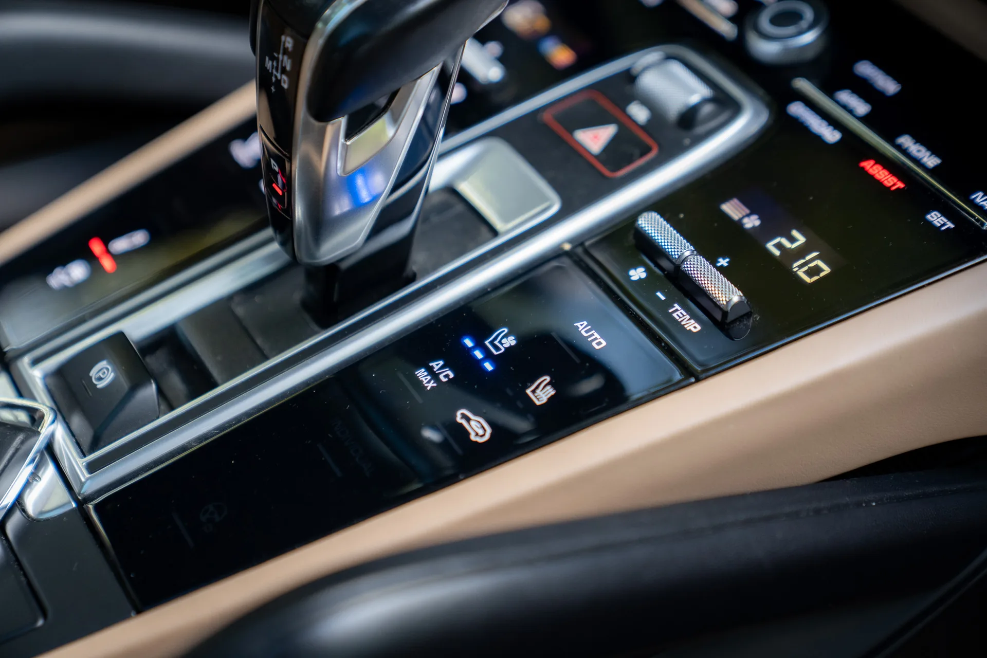 Porsche Cayenne S Coupé Platinum Edition · 440 hp · Air suspension · Rear-axle steering · Head-up · 22-inch · 29