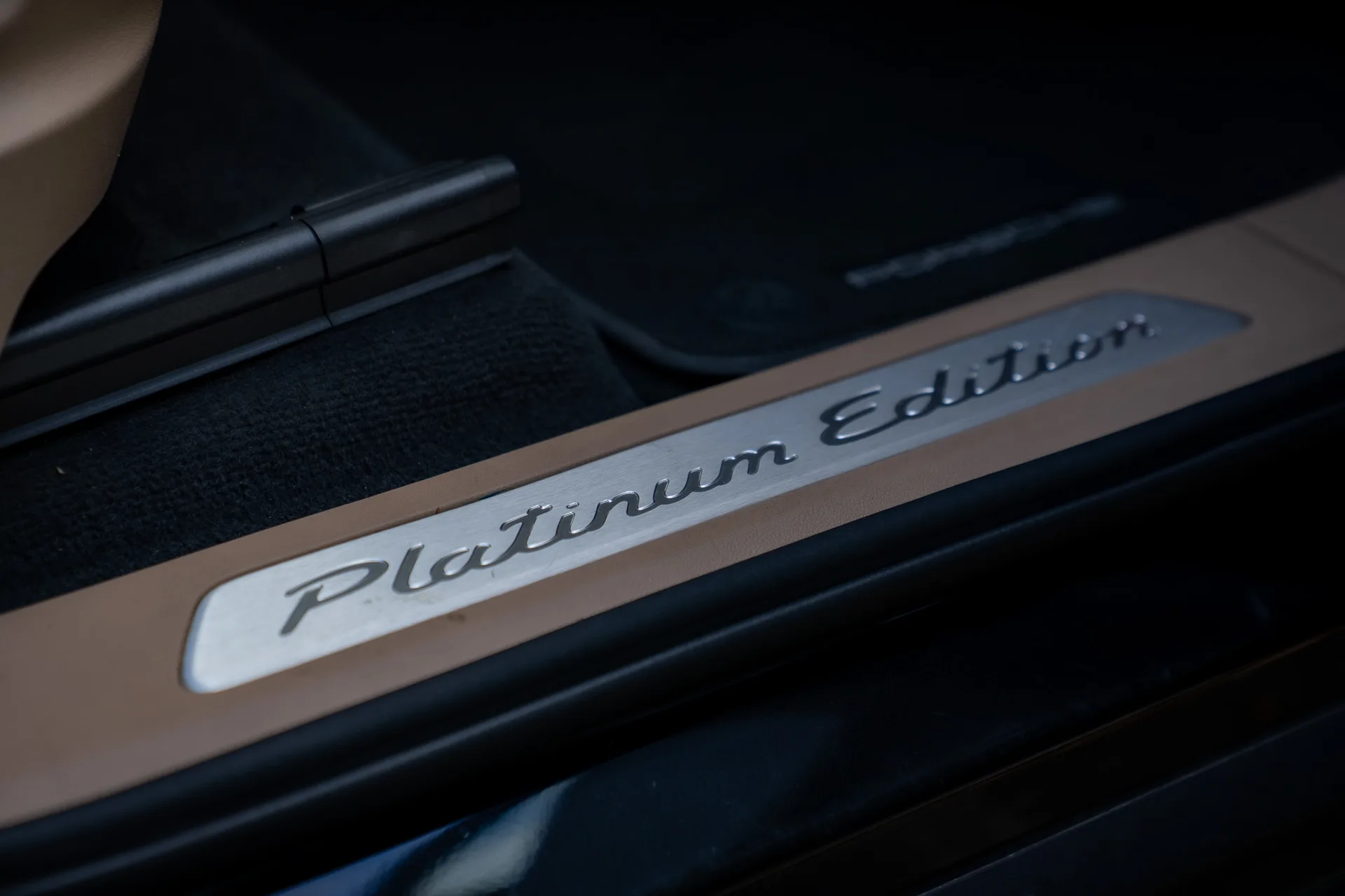 Porsche Cayenne S Coupé Platinum Edition · 440 hp · Air suspension · Rear-axle steering · Head-up · 22-inch · 33