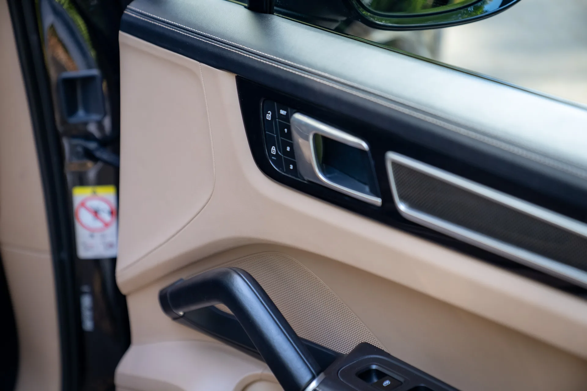 Porsche Cayenne S Coupé Platinum Edition · 440 hp · Air suspension · Rear-axle steering · Head-up · 22-inch · 35
