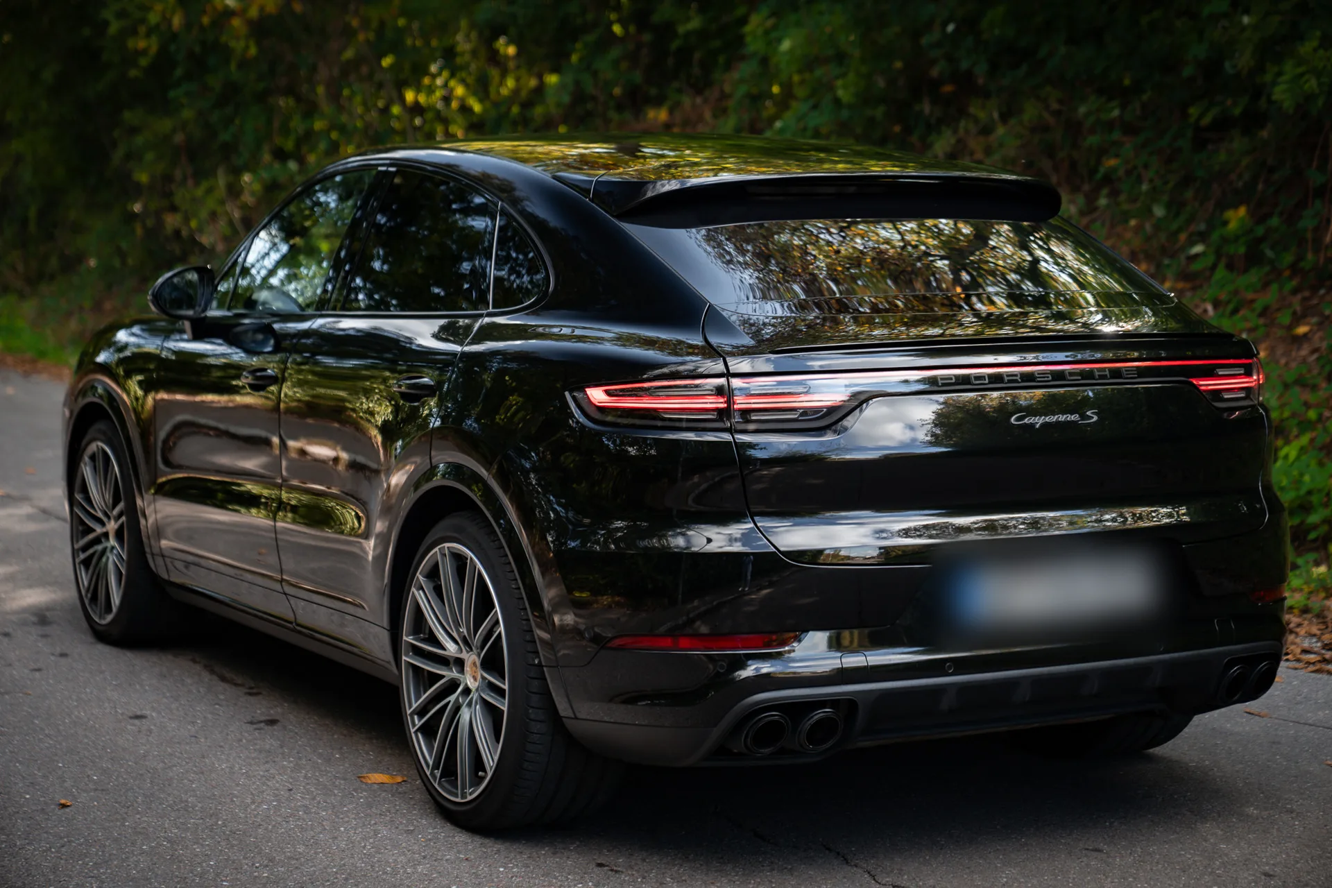 Porsche Cayenne S Coupé Platinum Edition · 440 hp · Air suspension · Rear-axle steering · Head-up · 22-inch · 5