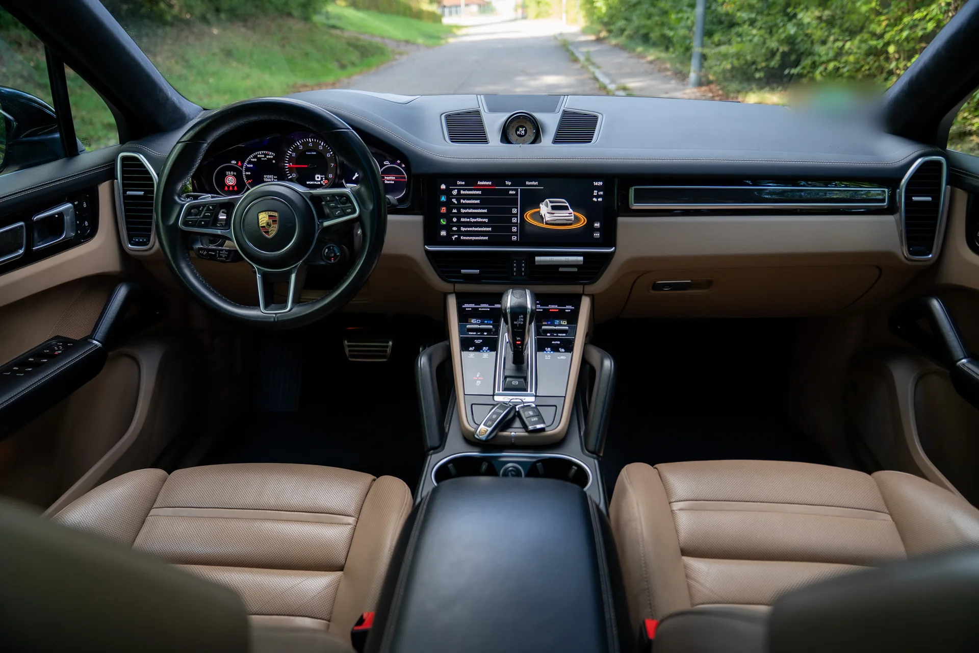 Porsche Cayenne S Coupé Platinum Edition · 440 hp · Air suspension · Rear-axle steering · Head-up · 22-inch · 16