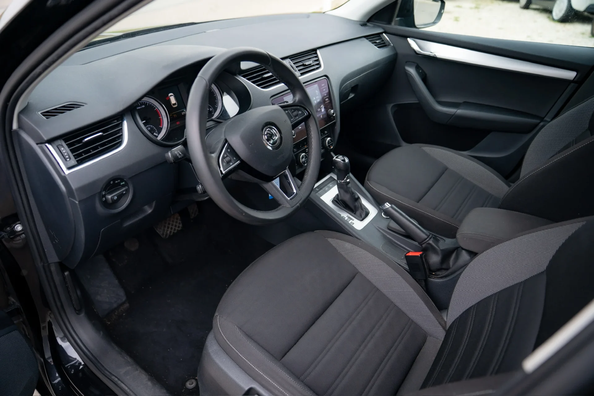 Škoda Octavia Combi 1.5 TGI DSG · Natural gas (CNG) · New HU until 03/2028 · No repaints · ACC · 14