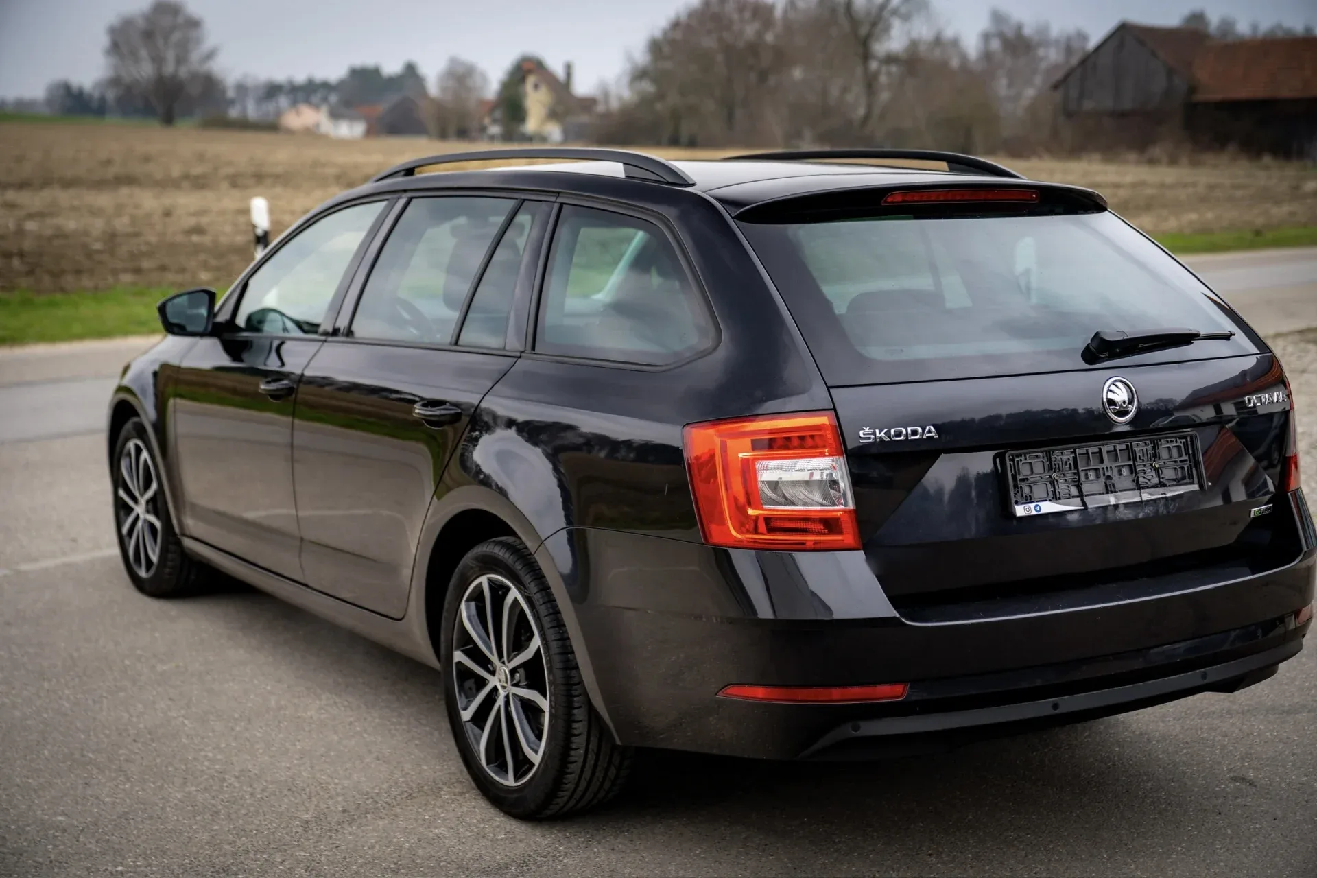 Škoda Octavia Combi 1.5 TGI DSG · Natural gas (CNG) · New HU until 03/2028 · No repaints · ACC · 5