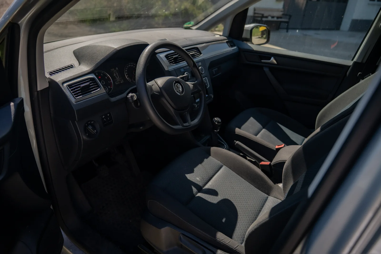 Volkswagen Caddy пассажирский Trend 1.4 TSI · Один владелец · Автономный отопитель · Климат-контроль · Сервисная книжка · 15