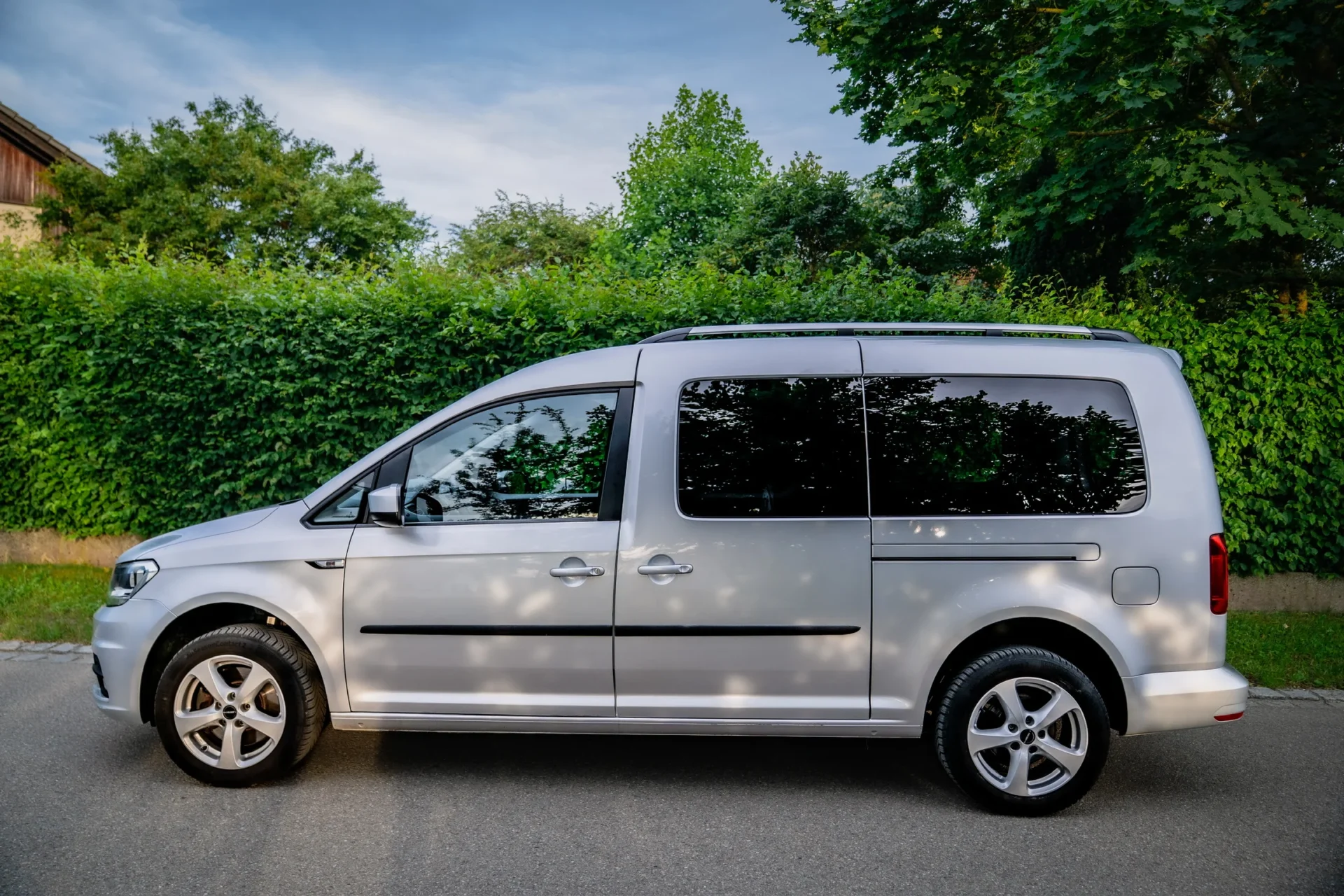 Volkswagen Caddy 1.4 TGI DSG · Natural gas (CNG) · New timing belt 04/2026 · Complete service book · HU until 12/2027 · 8