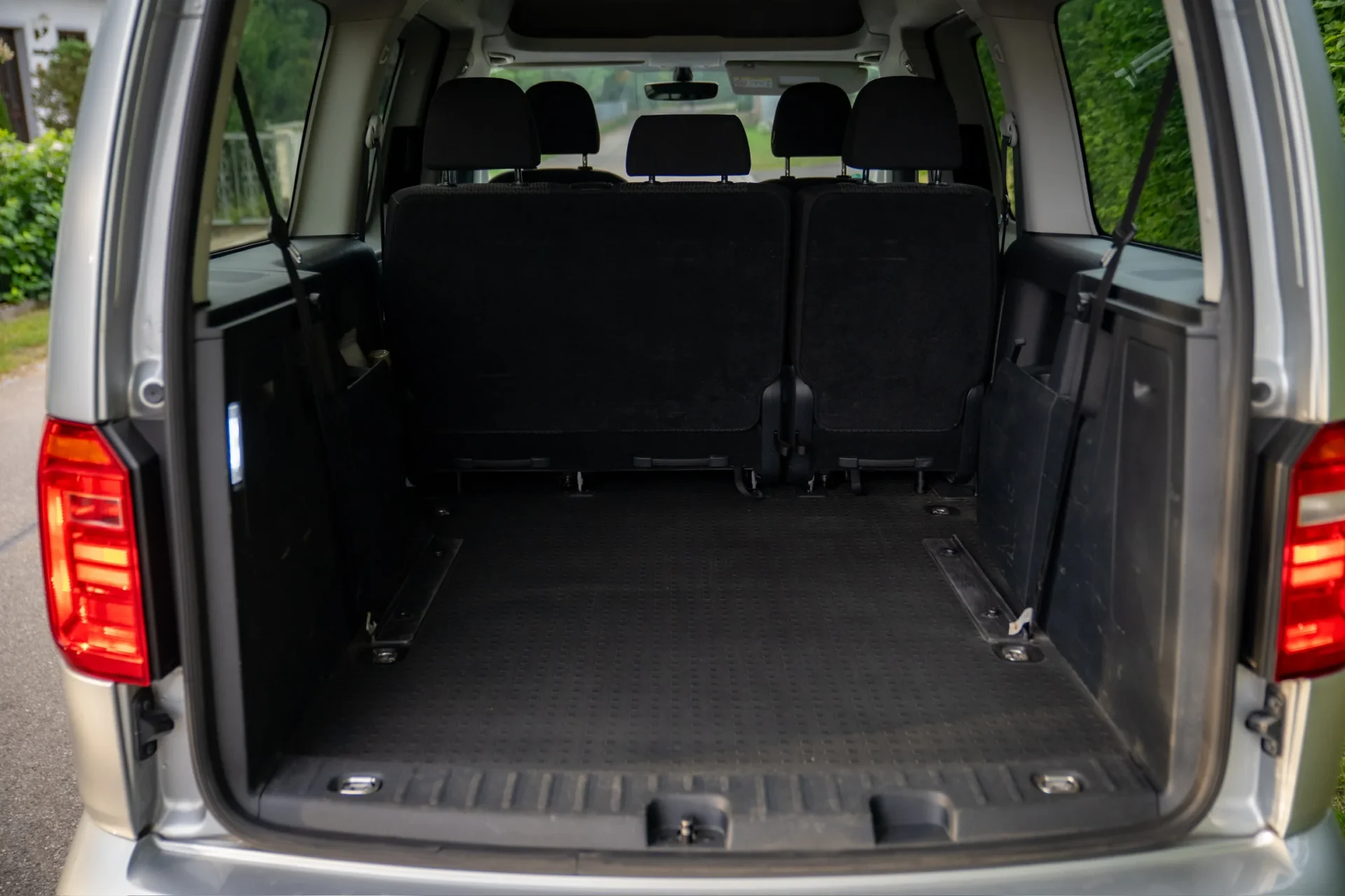 Volkswagen Caddy 1.4 TGI DSG · Natural gas (CNG) · New timing belt 04/2026 · Complete service book · HU until 12/2027 · 13
