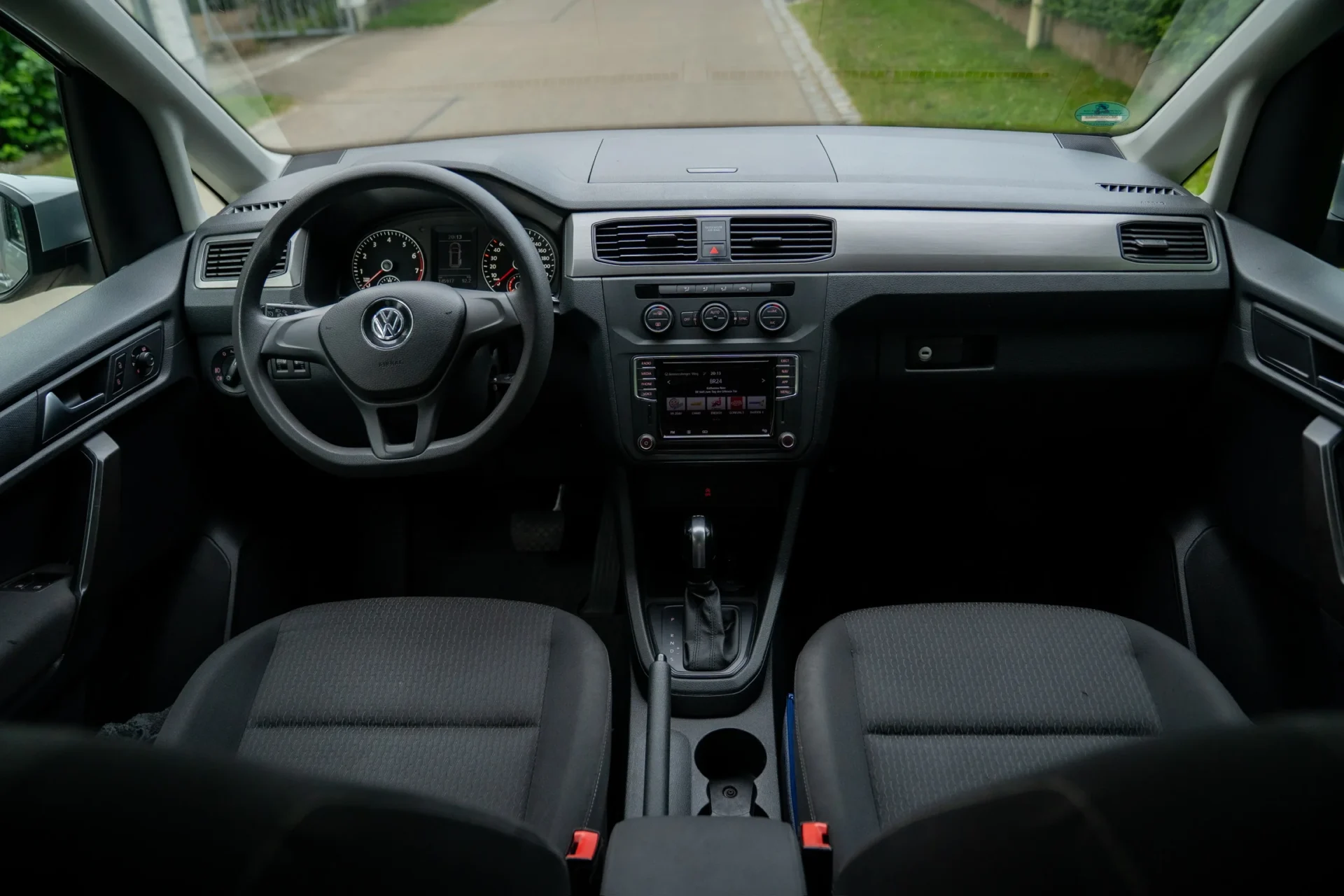 Volkswagen Caddy 1.4 TGI DSG · Natural gas (CNG) · New timing belt 04/2026 · Complete service book · HU until 12/2027 · 18