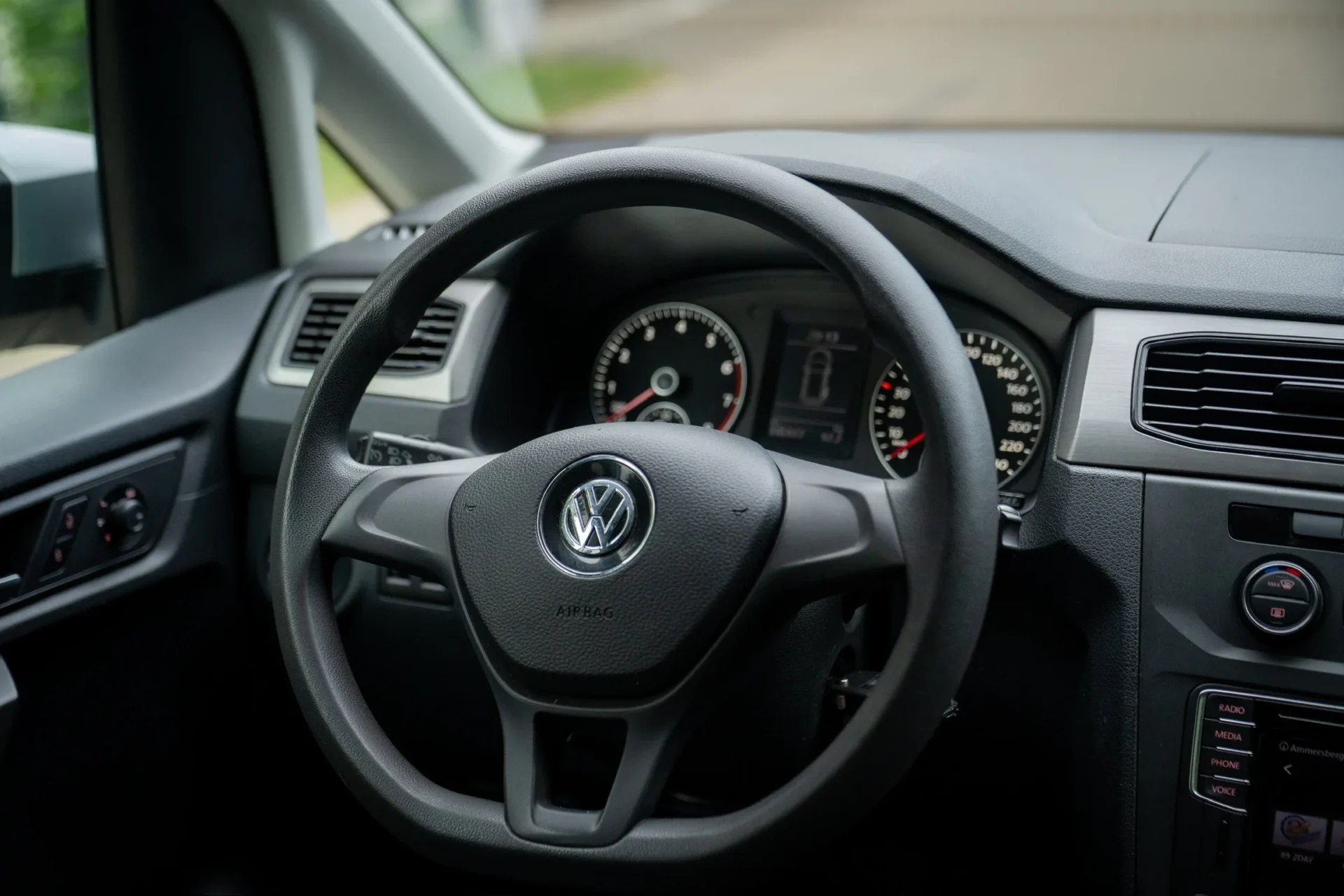 Volkswagen Caddy 1.4 TGI DSG · Natural gas (CNG) · New timing belt 04/2026 · Complete service book · HU until 12/2027 · 22