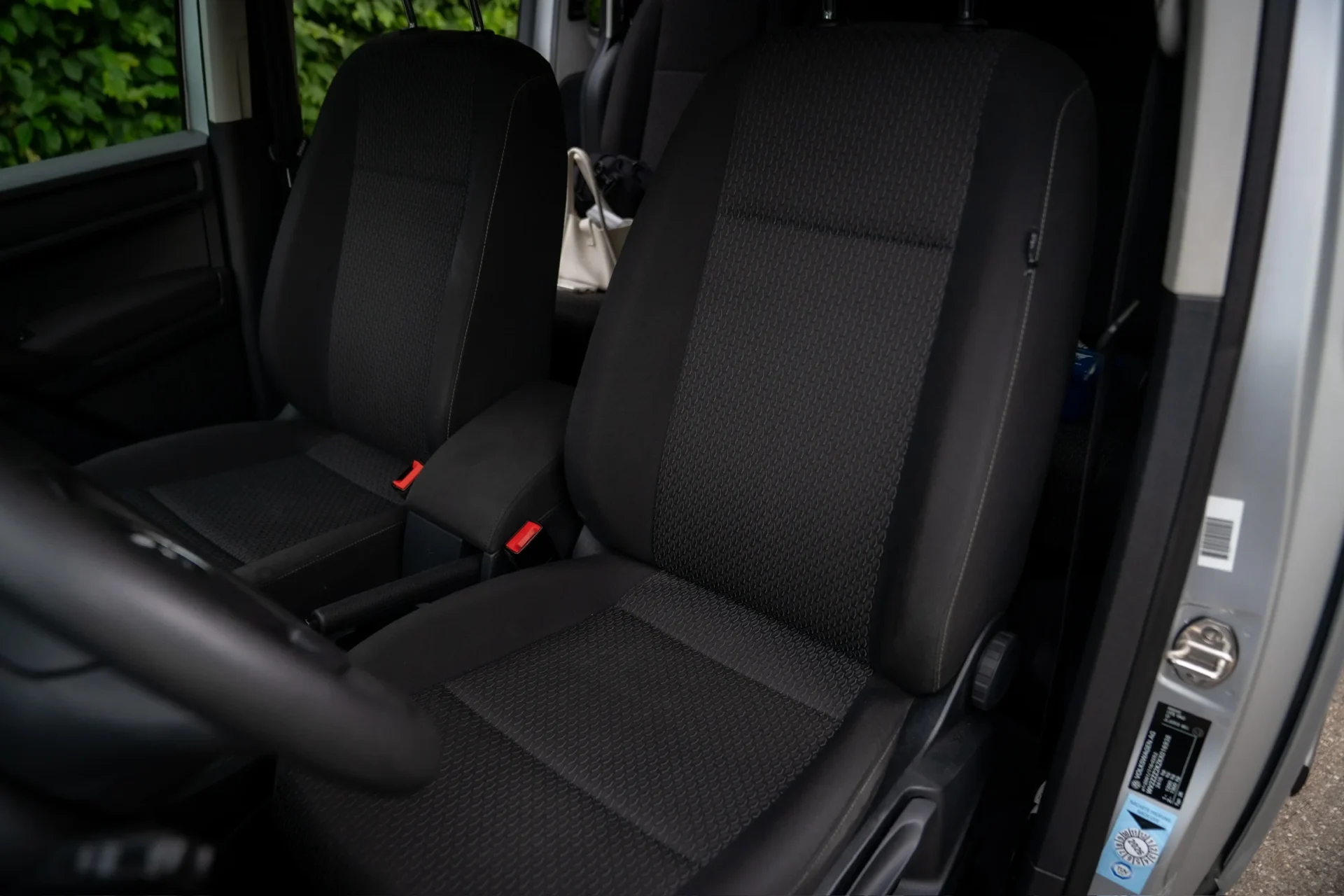 Volkswagen Caddy 1.4 TGI DSG · Natural gas (CNG) · New timing belt 04/2026 · Complete service book · HU until 12/2027 · 27