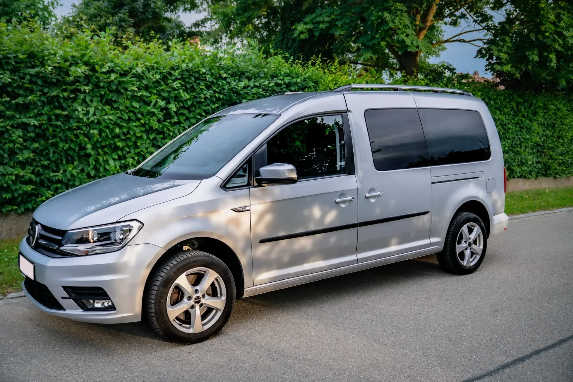 Volkswagen Caddy 1.4 TGI DSG · Natural gas (CNG) · New timing belt 04/2026 · Complete service book · HU until 12/2027 · 7