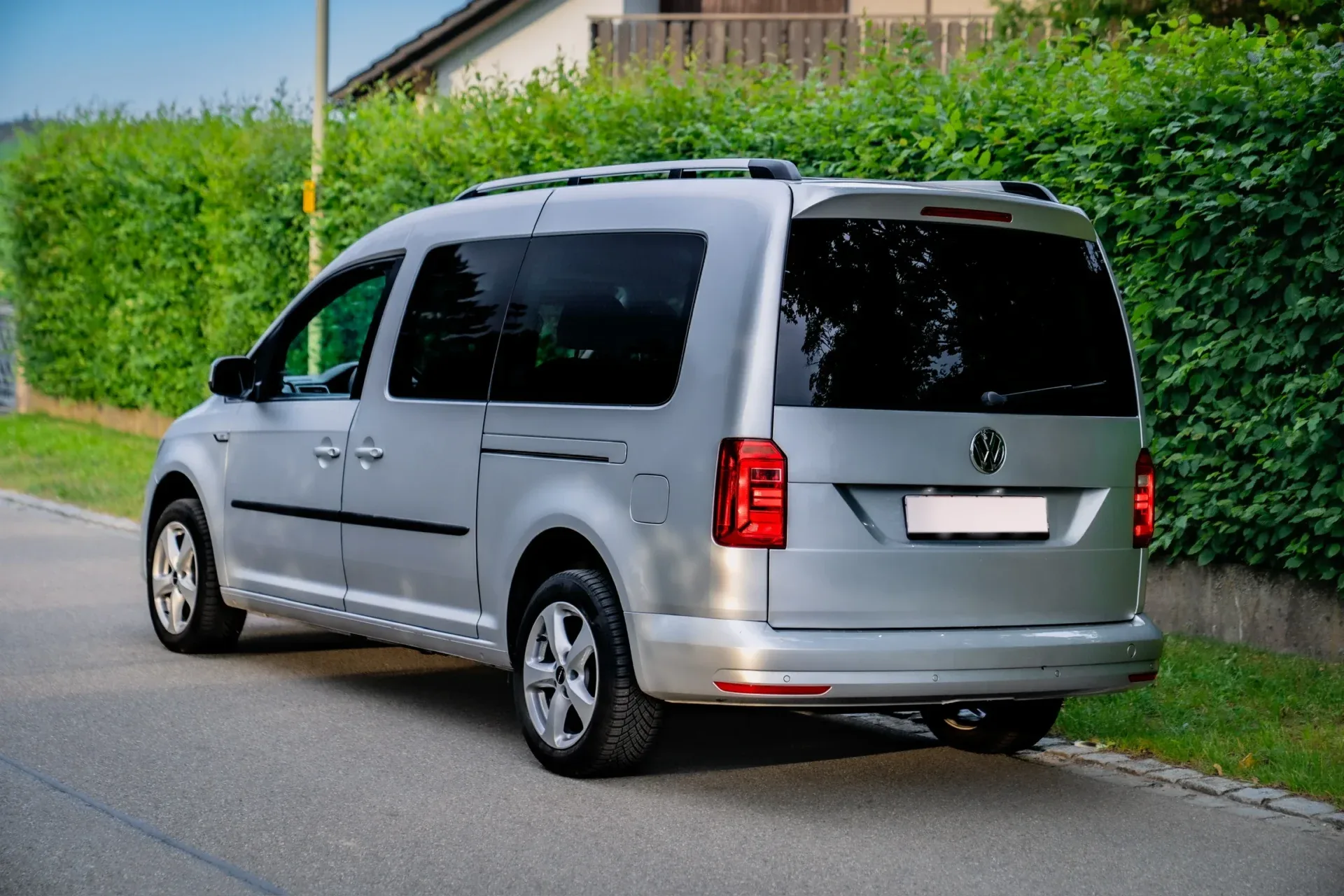 Volkswagen Caddy 1.4 TGI DSG · Natural gas (CNG) · New timing belt 04/2026 · Complete service book · HU until 12/2027 · 10