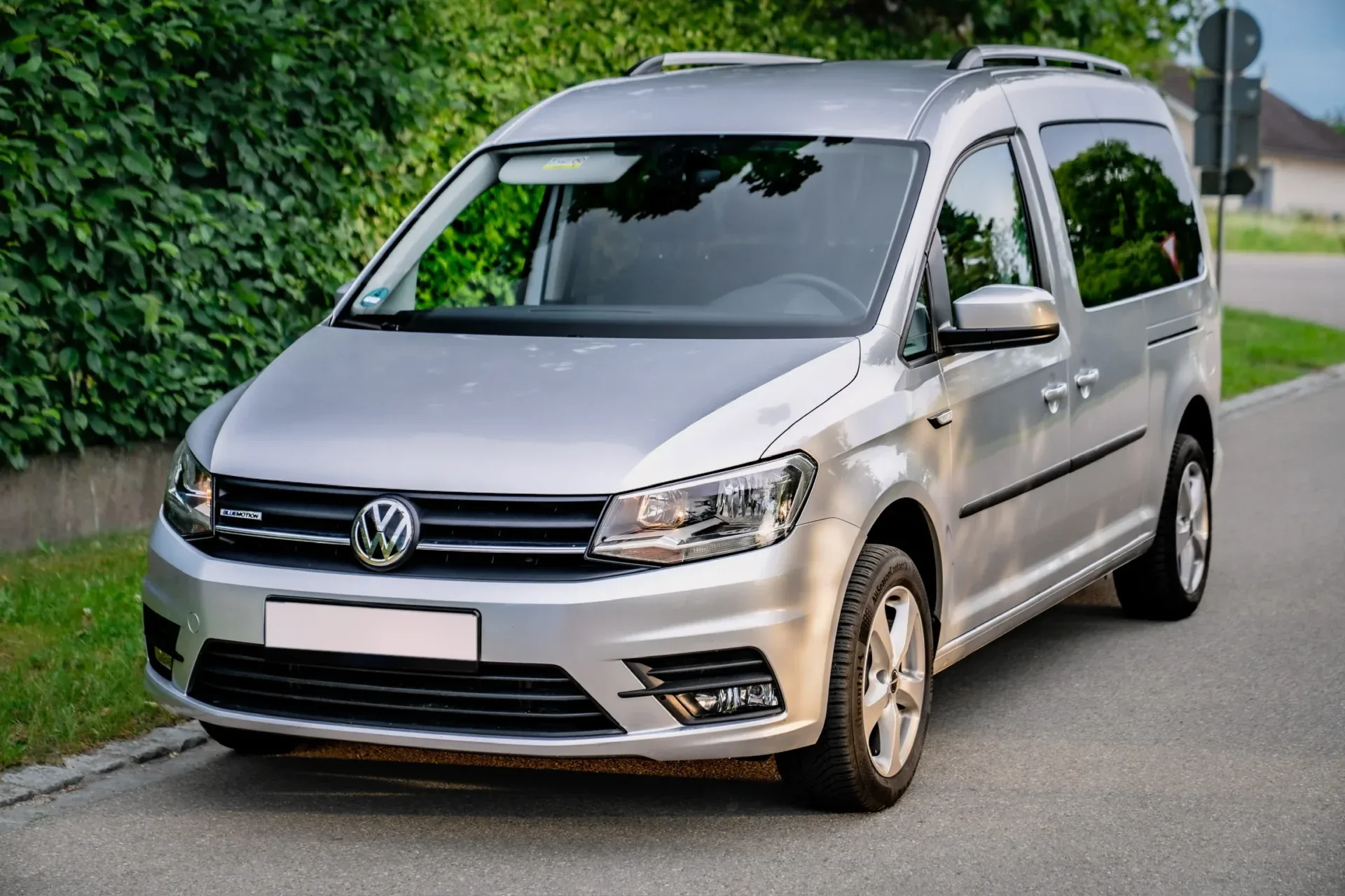 Volkswagen Caddy 1.4 TGI DSG · Natural gas (CNG) · New timing belt 04/2026 · Complete service book · HU until 12/2027 · 11