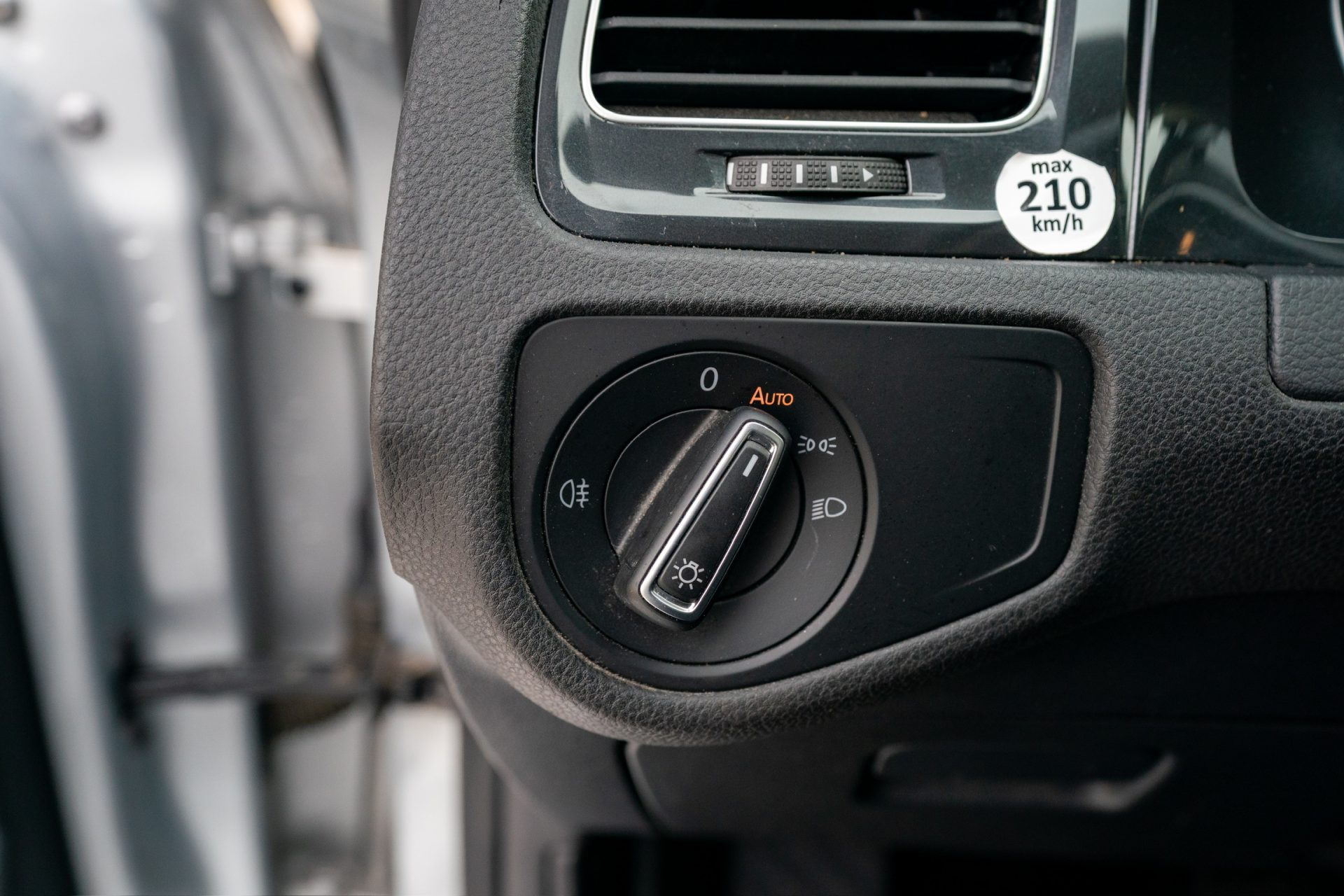 Volkswagen Golf 1.5 TGI · ACC · Auxiliary heater · 17